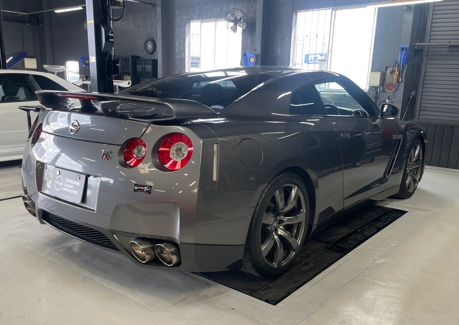 日産 GT-R プレミアムエディション