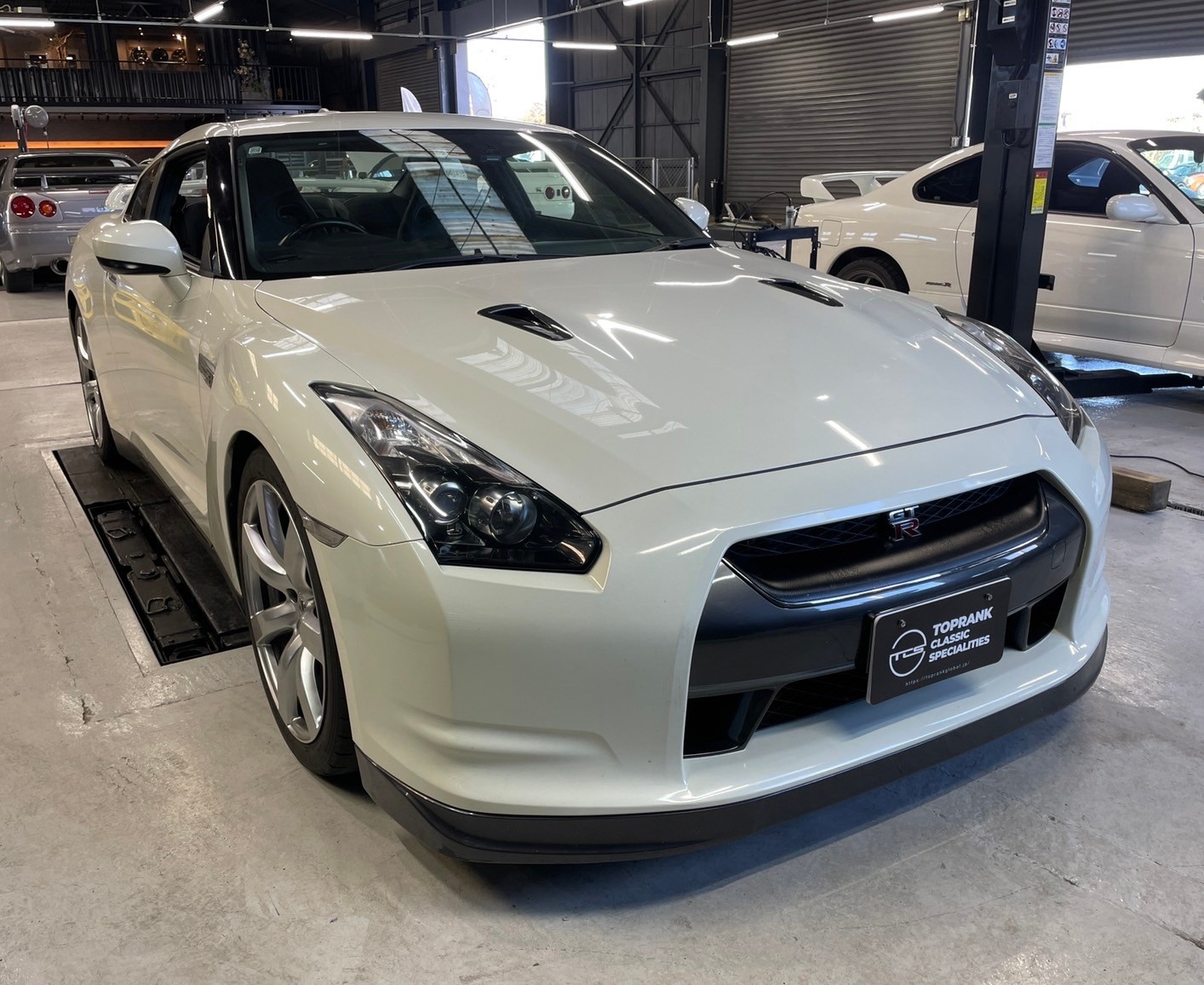 日産 GT-R ベースグレード