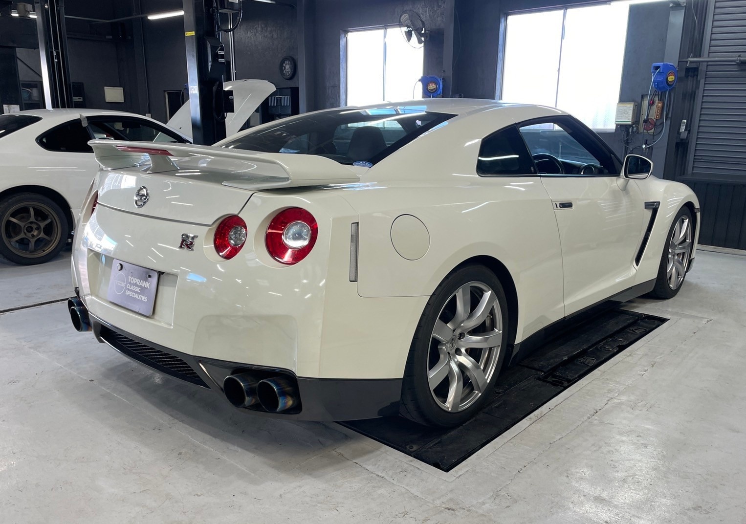 日産 GT-R ベースグレード