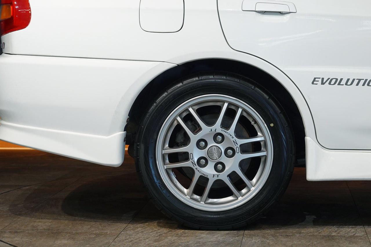 三菱 ランサーエボリューション CN9A ランサー GSR エボリューション IV