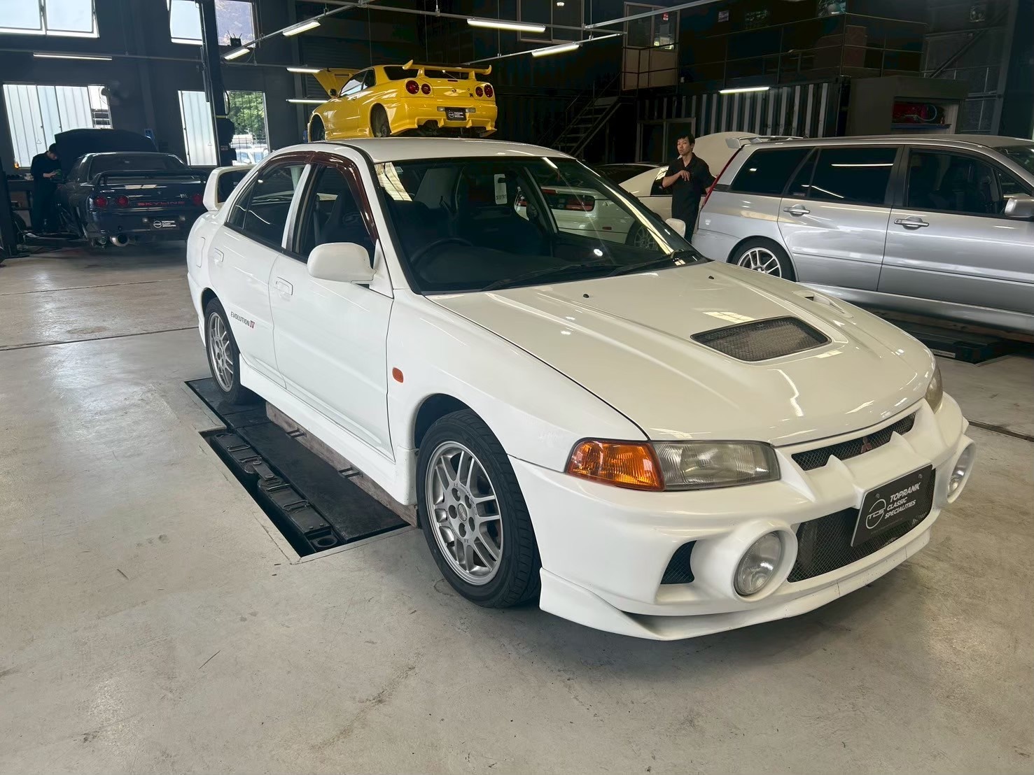 三菱 ランサーエボリューション CN9A ランサー GSR エボリューション IV