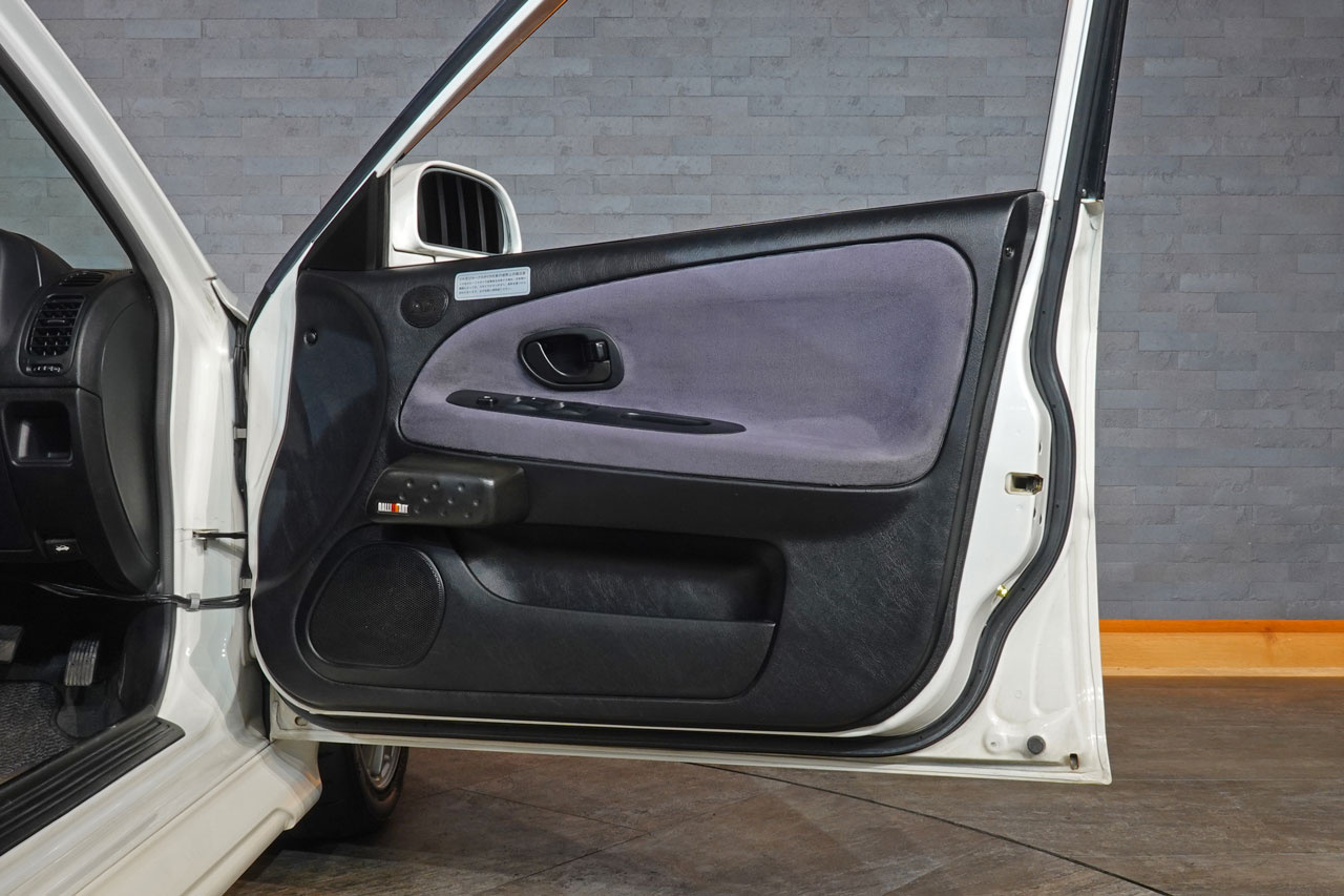 三菱 ランサーエボリューション CN9A ランサー GSR エボリューション V