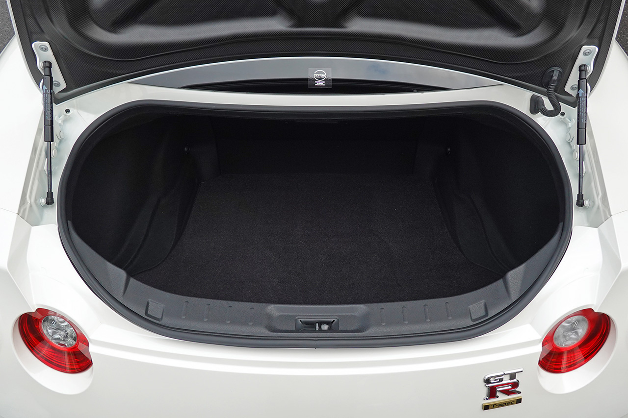 日産 GT-R R35 GT-R Track edition engineered by NISMO T-Spec