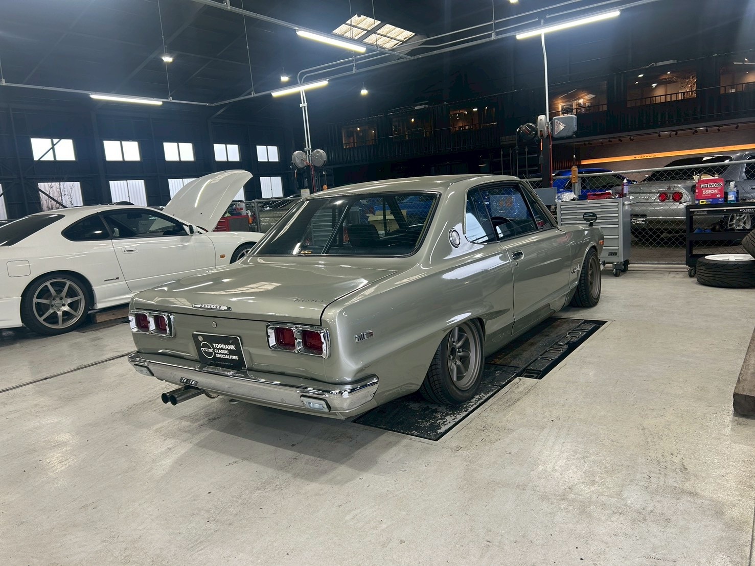 日産 スカイライン 