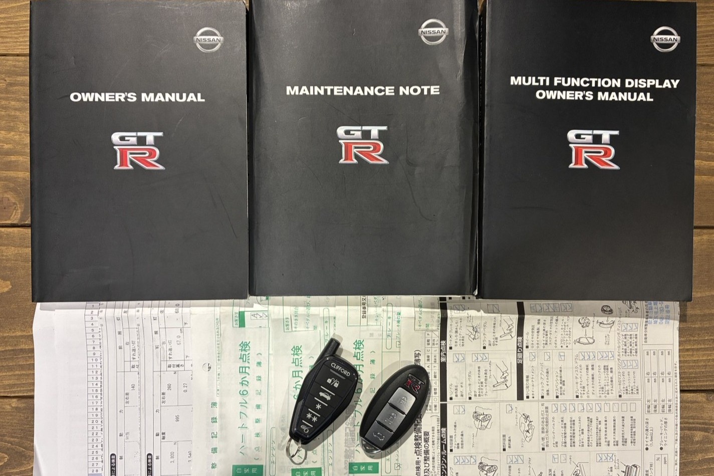 日産 GT-R R35 GT-R　ピュアエディション TRACK PACK専用、ブラッククローム仕上げ RAYS製軽量鍛造アルミホイール