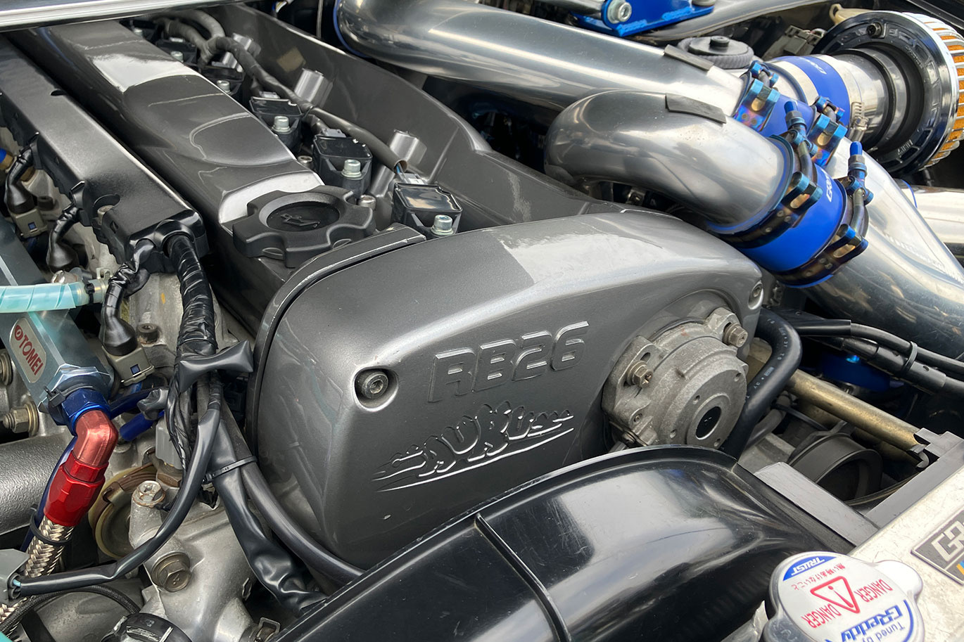 日産 スカイラインGT-R BNR32 R32 スカイライン GT-R Garage SAURUS 884 エンジンヘッドカバー・BLITZ 車高調＆DSC・ENDLESS Xコイルスプリング・Defiメーター類