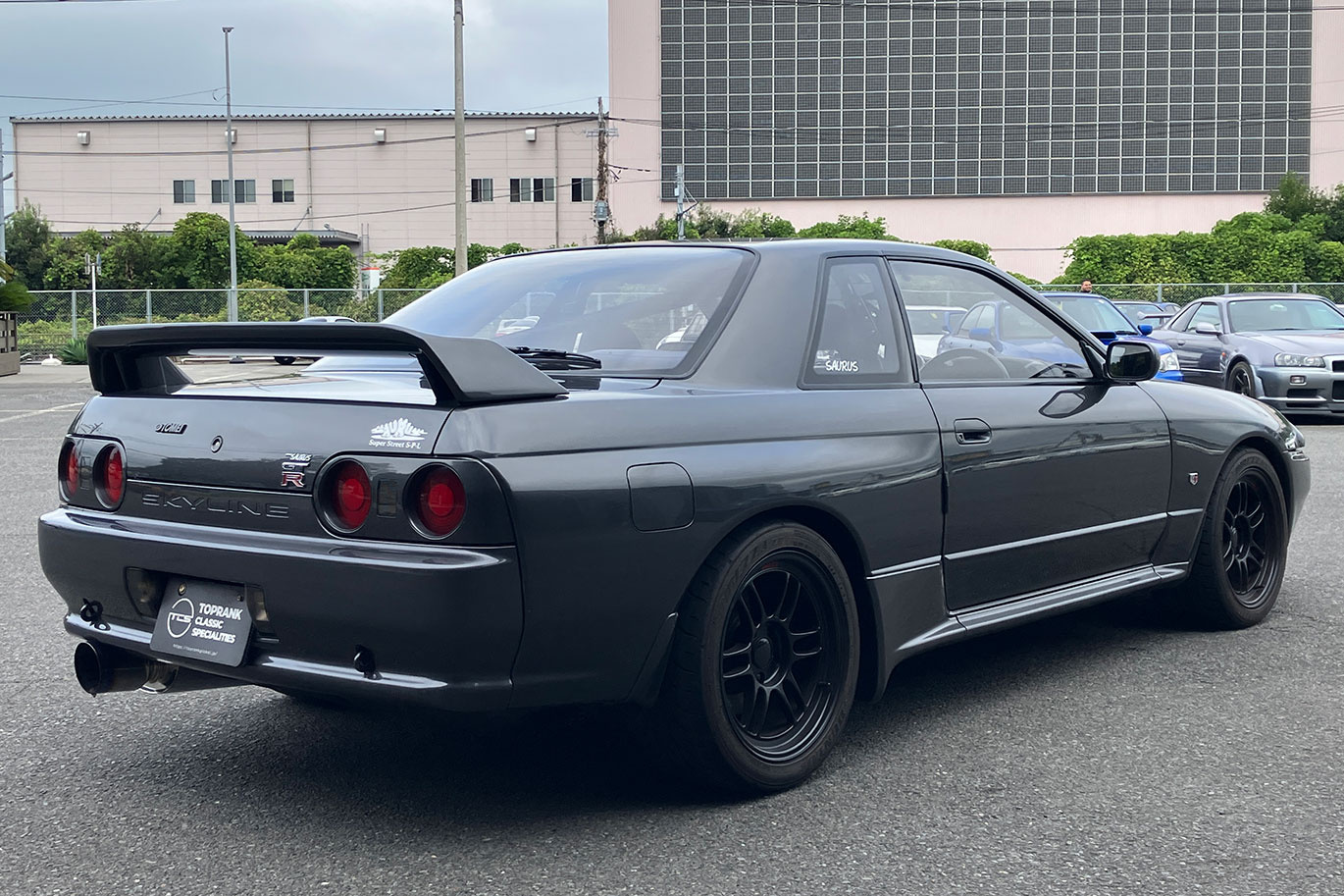 日産 スカイラインGT-R BNR32 R32 スカイライン GT-R Garage SAURUS 884 エンジンヘッドカバー・BLITZ 車高調＆DSC・ENDLESS Xコイルスプリング・Defiメーター類