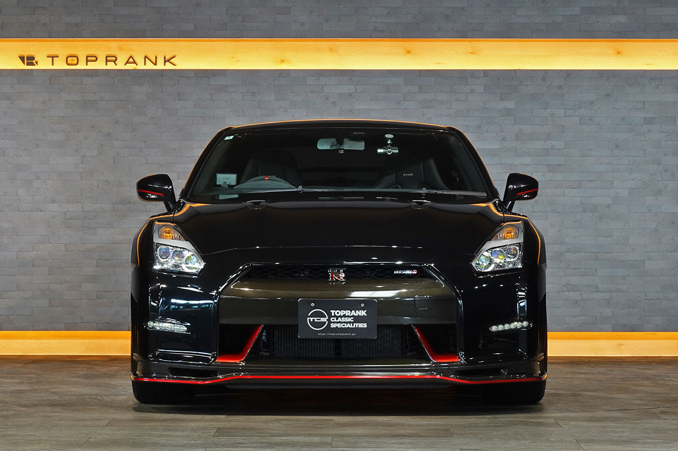 日産 GT-R R35 GT-R Nismo 日産メーカーオプションフルチタンマフラー・純正Recaroアルカンターラカーボンセミバケットシート