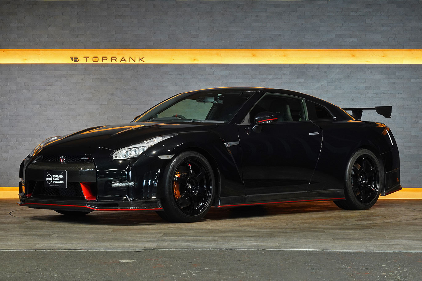 日産 GT-R R35 GT-R Nismo 日産メーカーオプションフルチタンマフラー・純正Recaroアルカンターラカーボンセミバケットシート