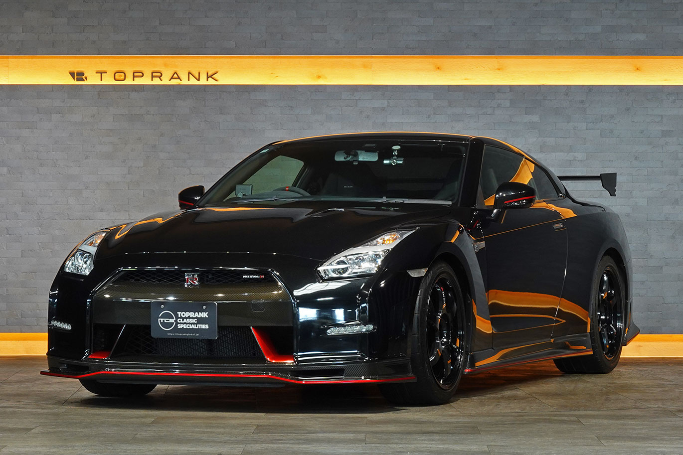 日産 GT-R R35 GT-R Nismo 日産メーカーオプションフルチタンマフラー・純正Recaroアルカンターラカーボンセミバケットシート