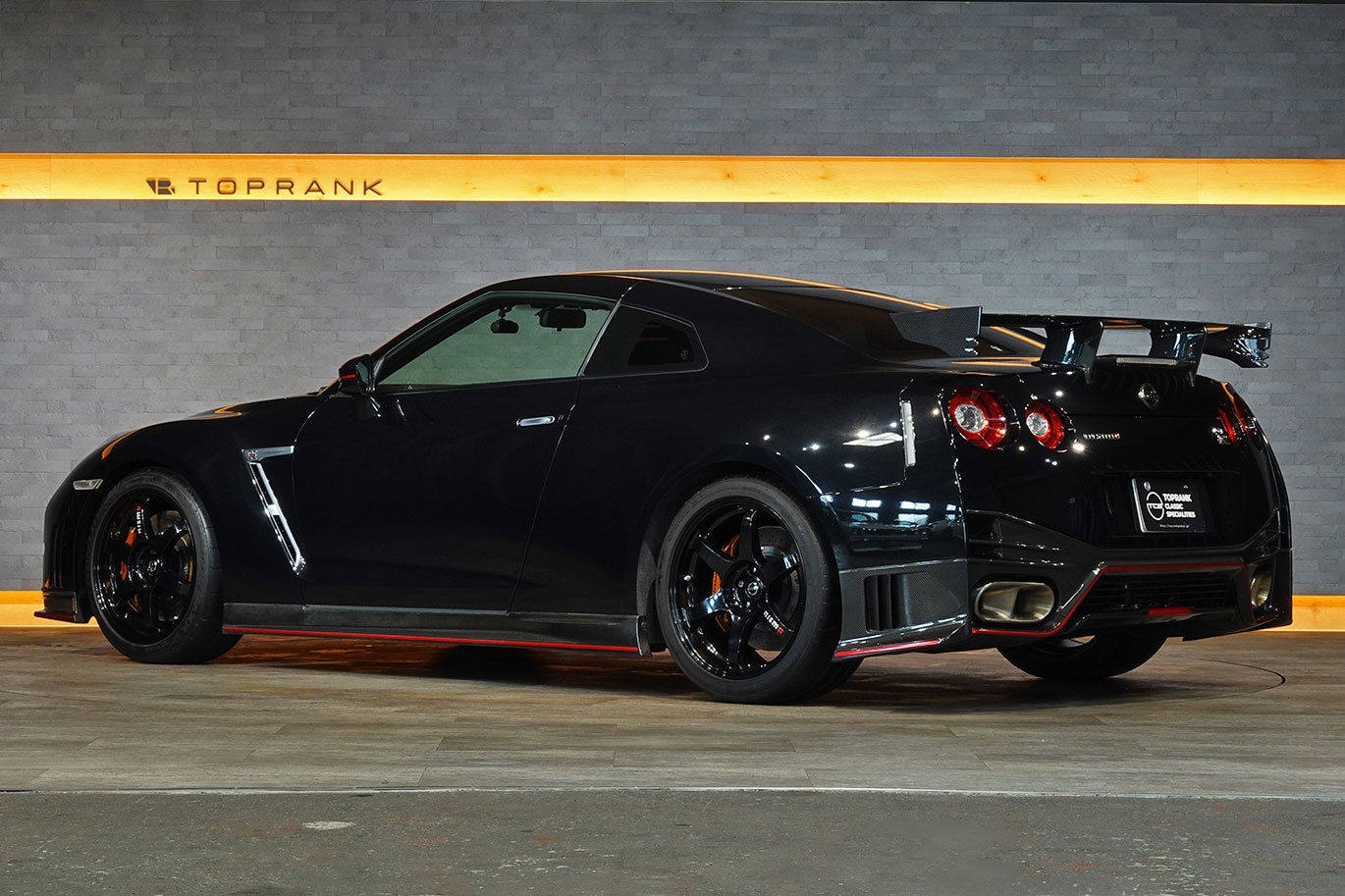 日産 GT-R R35 GT-R Nismo 日産メーカーオプションフルチタンマフラー・純正Recaroアルカンターラカーボンセミバケットシート