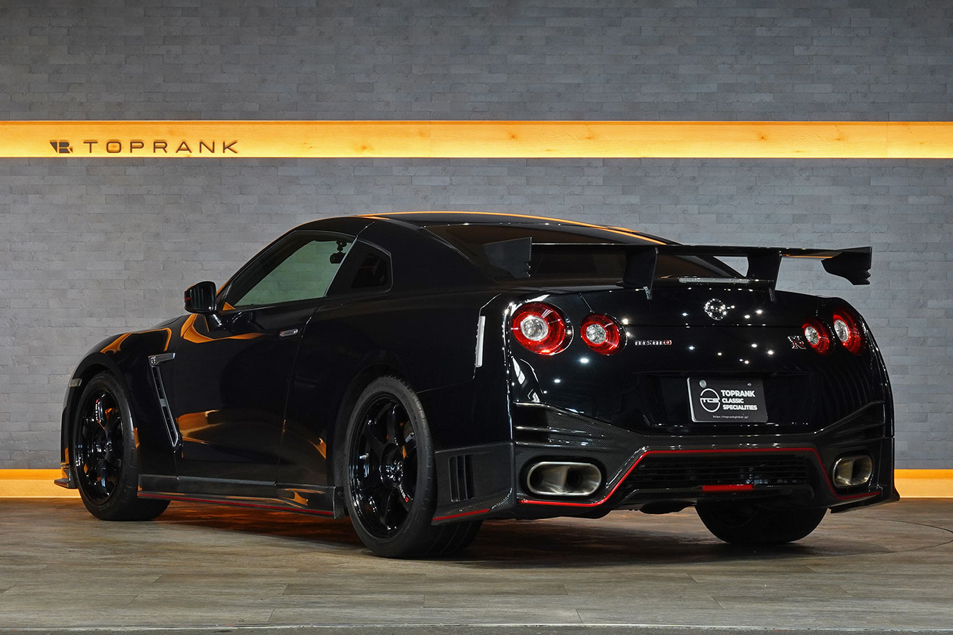 日産 GT-R R35 GT-R Nismo 日産メーカーオプションフルチタンマフラー・純正Recaroアルカンターラカーボンセミバケットシート