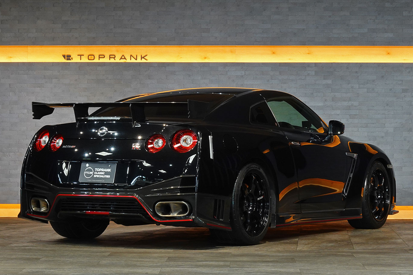 日産 GT-R R35 GT-R Nismo 日産メーカーオプションフルチタンマフラー・純正Recaroアルカンターラカーボンセミバケットシート