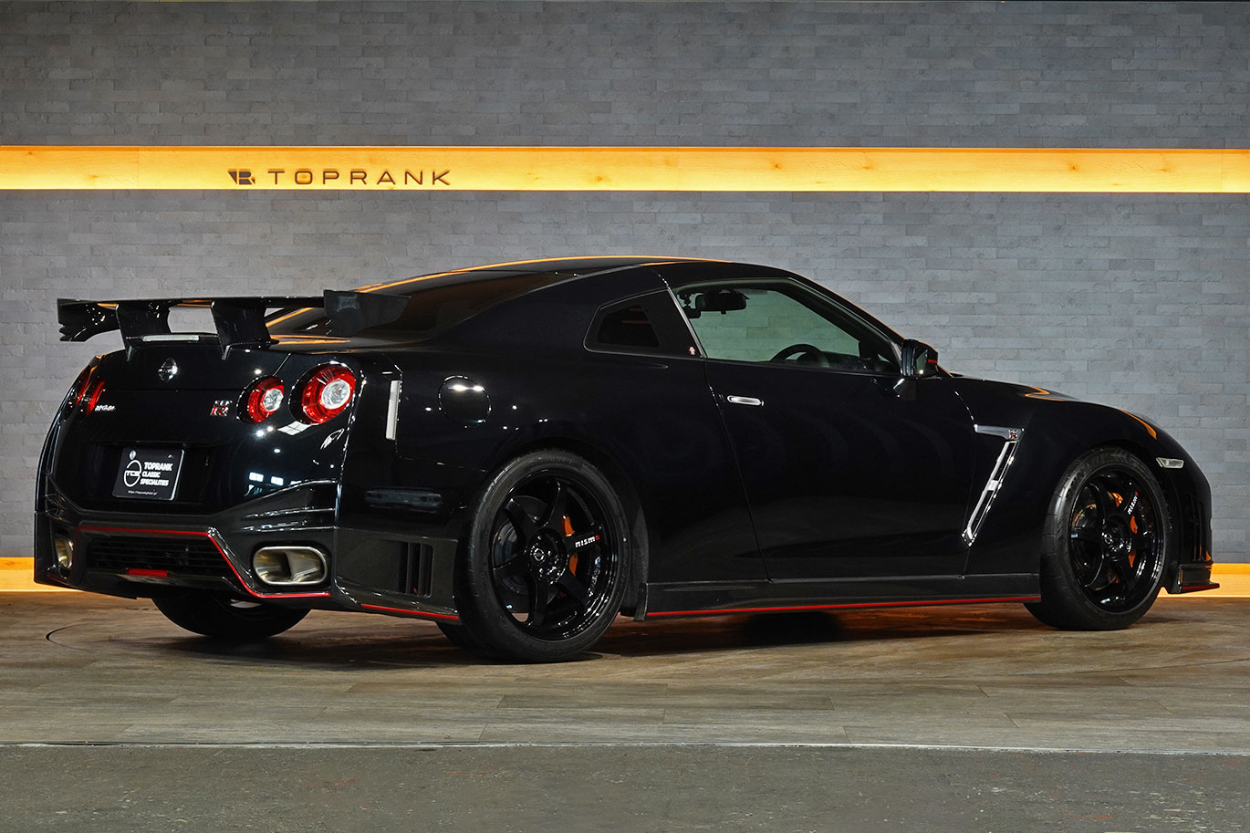 日産 GT-R R35 GT-R Nismo 日産メーカーオプションフルチタンマフラー・純正Recaroアルカンターラカーボンセミバケットシート