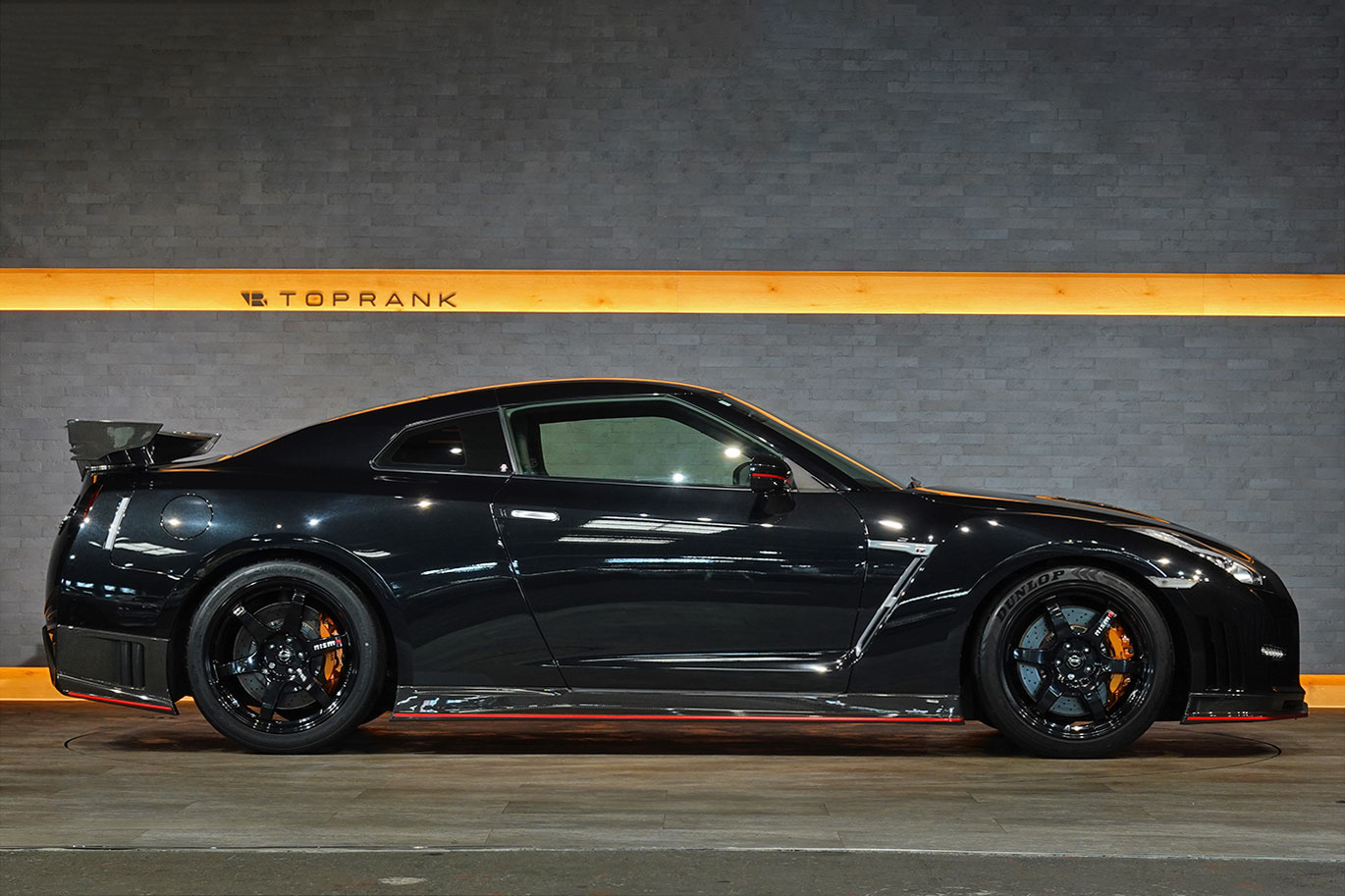 日産 GT-R R35 GT-R Nismo 日産メーカーオプションフルチタンマフラー・純正Recaroアルカンターラカーボンセミバケットシート