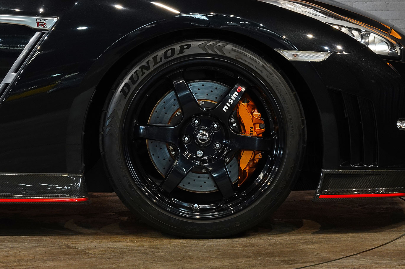 日産 GT-R R35 GT-R Nismo 日産メーカーオプションフルチタンマフラー・純正Recaroアルカンターラカーボンセミバケットシート