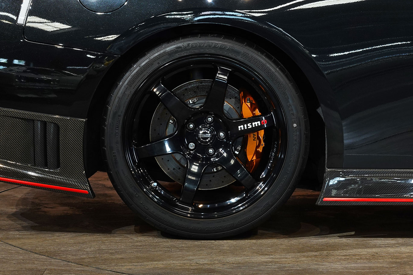 日産 GT-R R35 GT-R Nismo 日産メーカーオプションフルチタンマフラー・純正Recaroアルカンターラカーボンセミバケットシート