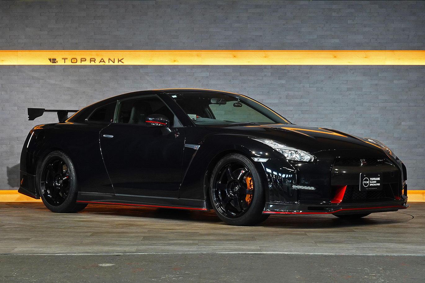 日産 GT-R R35 GT-R Nismo 日産メーカーオプションフルチタンマフラー・純正Recaroアルカンターラカーボンセミバケットシート