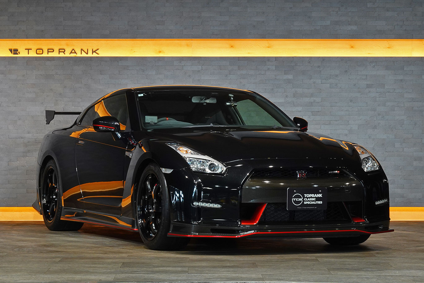 日産 GT-R R35 GT-R Nismo 日産メーカーオプションフルチタンマフラー・純正Recaroアルカンターラカーボンセミバケットシート