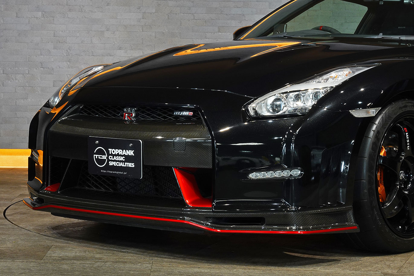 日産 GT-R R35 GT-R Nismo 日産メーカーオプションフルチタンマフラー・純正Recaroアルカンターラカーボンセミバケットシート
