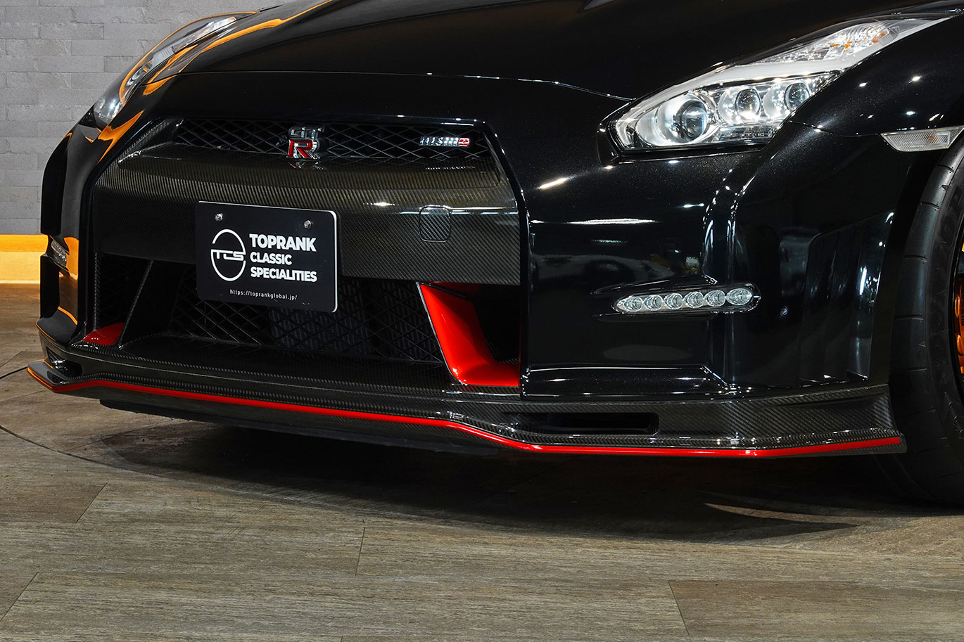 日産 GT-R R35 GT-R Nismo 日産メーカーオプションフルチタンマフラー・純正Recaroアルカンターラカーボンセミバケットシート