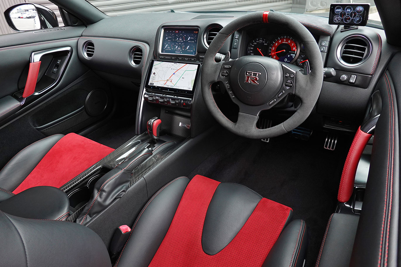 日産 GT-R R35 GT-R Nismo 日産メーカーオプションフルチタンマフラー・純正Recaroアルカンターラカーボンセミバケットシート