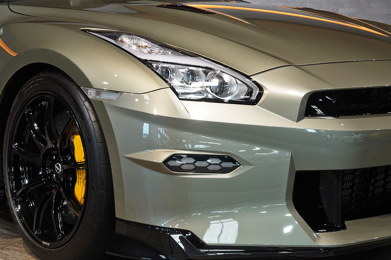 日産 GT-R R35 GT-R, Track edition engineered by NISMO T-Spec MY24・T-Spec専用色：ミレニアムジェイド-JW0-・メーカーOP：Reacaro製カーボンバックバケットシート