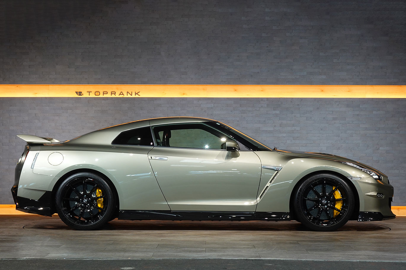 日産 GT-R R35 GT-R, Track edition engineered by NISMO T-Spec MY24・T-Spec専用色：ミレニアムジェイド-JW0-・メーカーOP：Reacaro製カーボンバックバケットシート