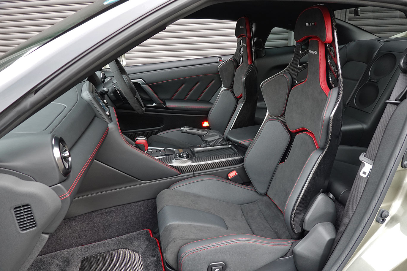 日産 GT-R R35 GT-R, Track edition engineered by NISMO T-Spec MY24・T-Spec専用色：ミレニアムジェイド-JW0-・メーカーOP：Reacaro製カーボンバックバケットシート