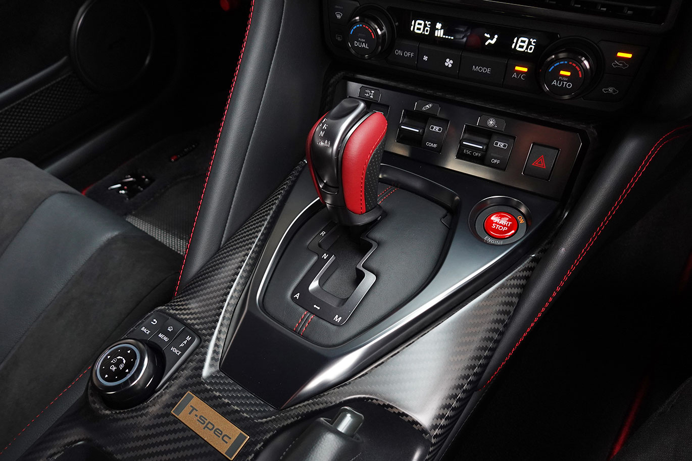 日産 GT-R R35 GT-R, Track edition engineered by NISMO T-Spec MY24・T-Spec専用色：ミレニアムジェイド-JW0-・メーカーOP：Reacaro製カーボンバックバケットシート