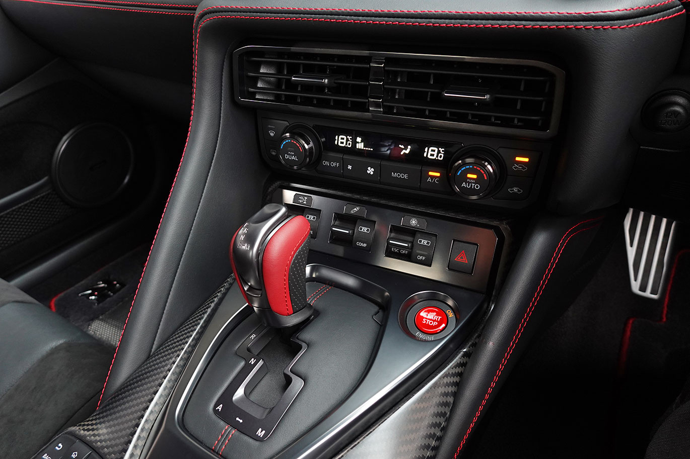 日産 GT-R R35 GT-R, Track edition engineered by NISMO T-Spec MY24・T-Spec専用色：ミレニアムジェイド-JW0-・メーカーOP：Reacaro製カーボンバックバケットシート