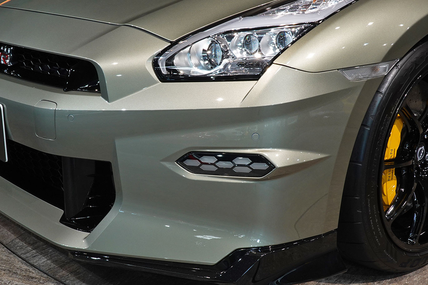 日産 GT-R R35 GT-R, Track edition engineered by NISMO T-Spec MY24・T-Spec専用色：ミレニアムジェイド-JW0-・メーカーOP：Reacaro製カーボンバックバケットシート