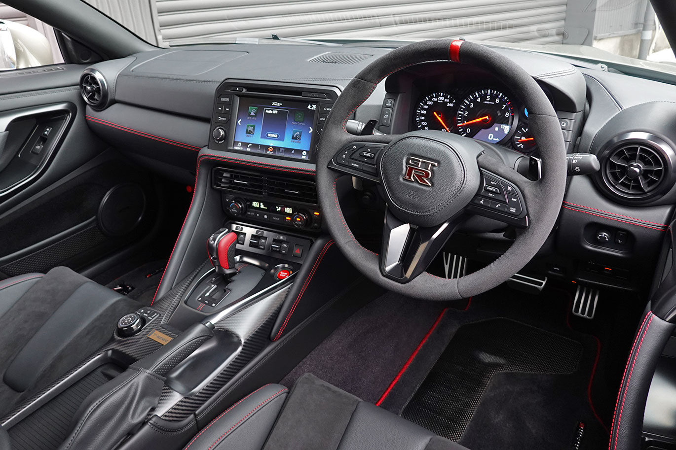 日産 GT-R R35 GT-R, Track edition engineered by NISMO T-Spec MY24・T-Spec専用色：ミレニアムジェイド-JW0-・メーカーOP：Reacaro製カーボンバックバケットシート