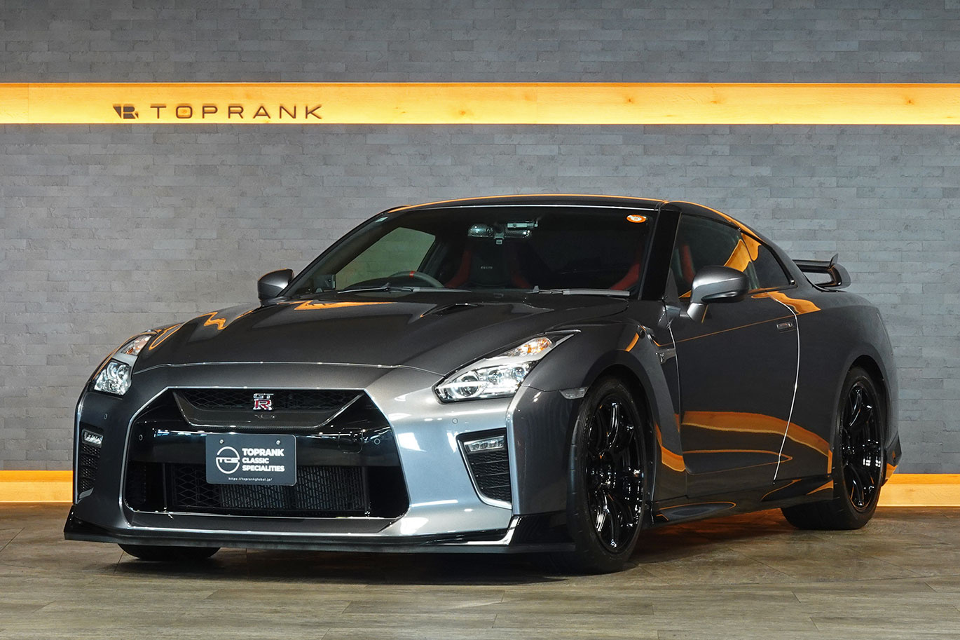 日産 GT-R R35 GT-R Track edition engineered by NISMO メーカーOP：レカロ製カーボンバックシート・NISMOアッドオンリアスポイラー＆スポリセ＆エンジンヘッドカバー