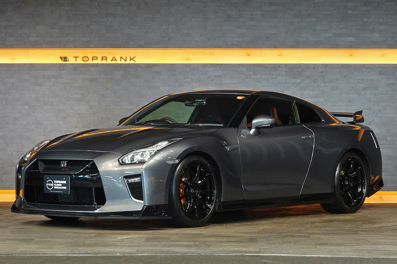 日産 GT-R R35 GT-R Track edition engineered by NISMO メーカーOP：レカロ製カーボンバックシート・NISMOアッドオンリアスポイラー＆スポリセ＆エンジンヘッドカバー