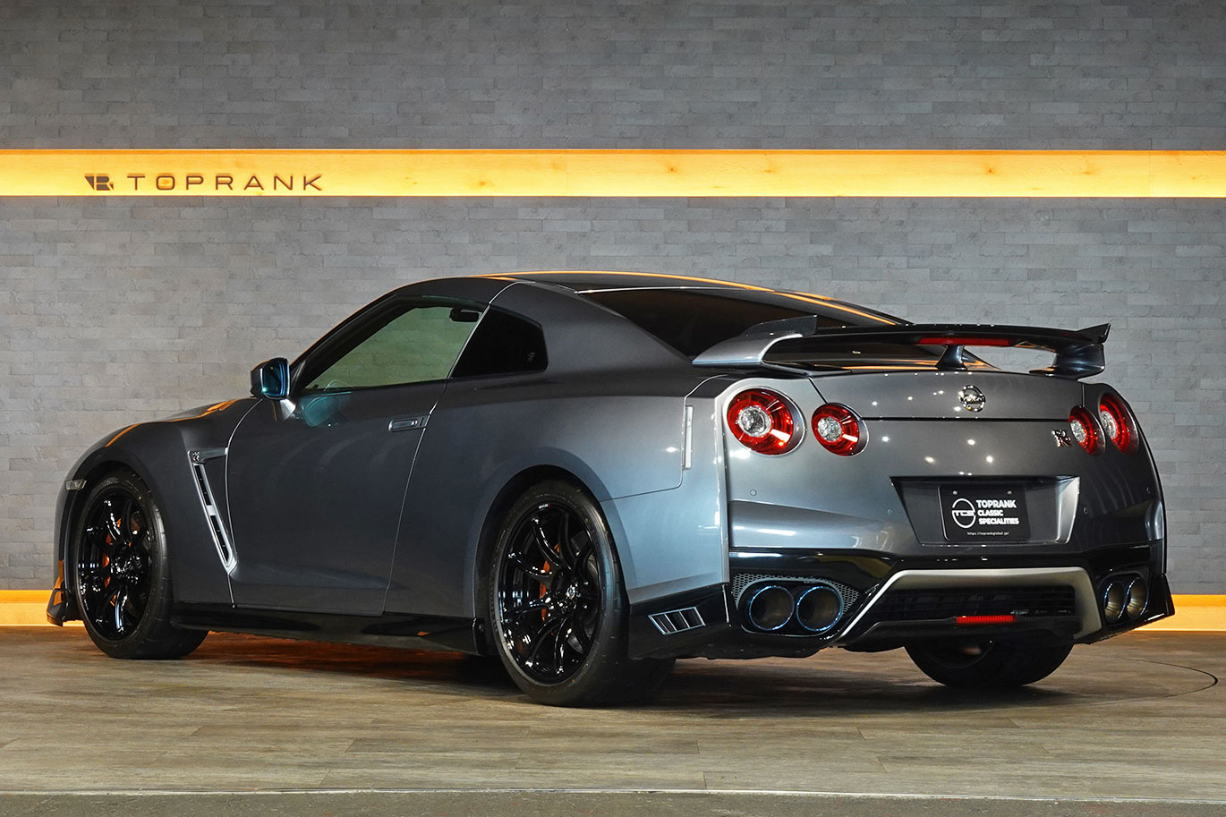 日産 GT-R R35 GT-R Track edition engineered by NISMO メーカーOP：レカロ製カーボンバックシート・NISMOアッドオンリアスポイラー＆スポリセ＆エンジンヘッドカバー