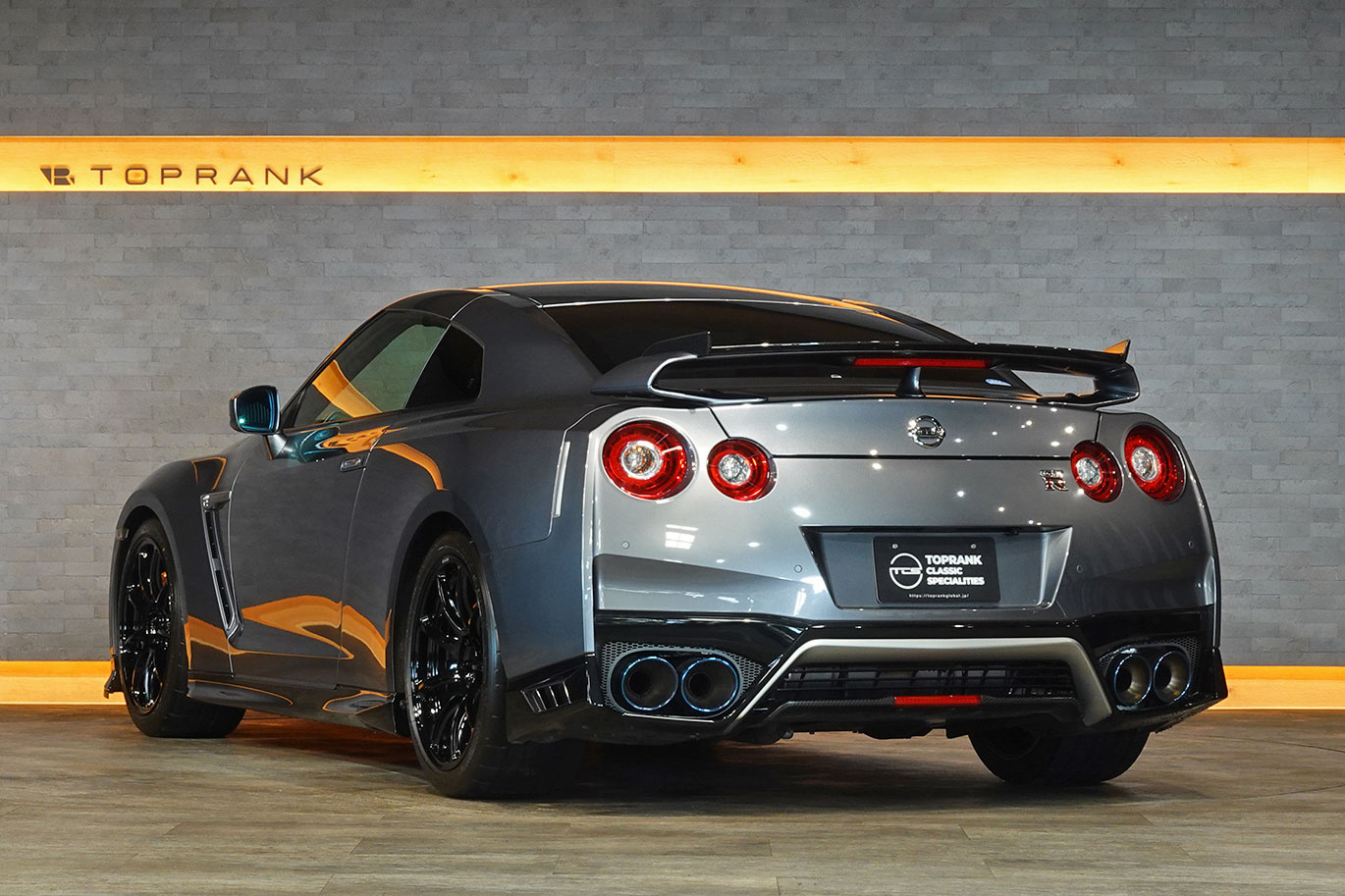 日産 GT-R R35 GT-R Track edition engineered by NISMO メーカーOP：レカロ製カーボンバックシート・NISMOアッドオンリアスポイラー＆スポリセ＆エンジンヘッドカバー