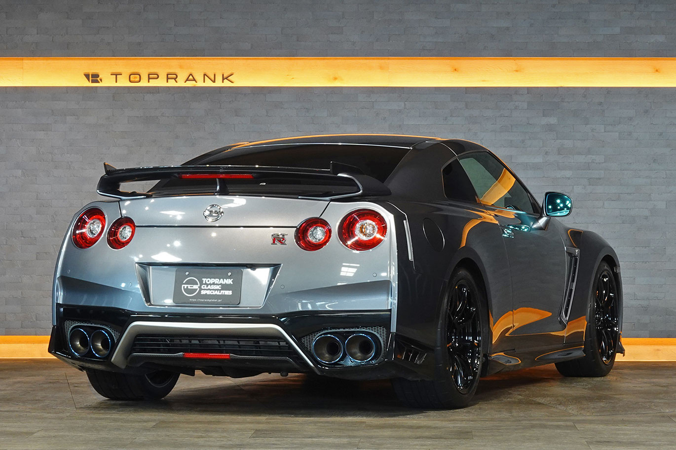 日産 GT-R R35 GT-R Track edition engineered by NISMO メーカーOP：レカロ製カーボンバックシート・NISMOアッドオンリアスポイラー＆スポリセ＆エンジンヘッドカバー