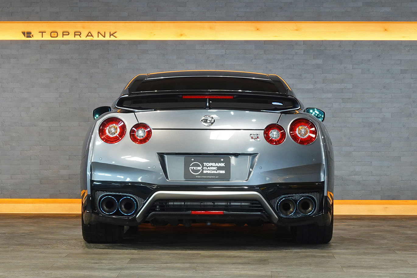 日産 GT-R R35 GT-R Track edition engineered by NISMO メーカーOP：レカロ製カーボンバックシート・NISMOアッドオンリアスポイラー＆スポリセ＆エンジンヘッドカバー