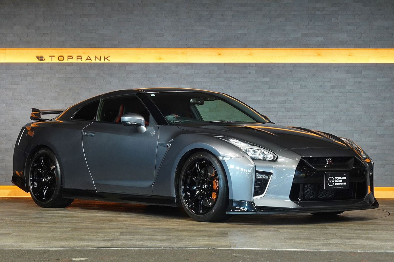 日産 GT-R R35 GT-R Track edition engineered by NISMO メーカーOP：レカロ製カーボンバックシート・NISMOアッドオンリアスポイラー＆スポリセ＆エンジンヘッドカバー