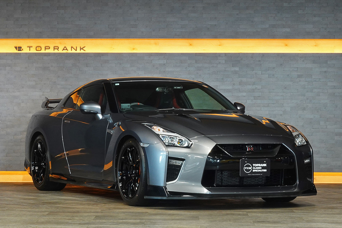 日産 GT-R R35 GT-R Track edition engineered by NISMO メーカーOP：レカロ製カーボンバックシート・NISMOアッドオンリアスポイラー＆スポリセ＆エンジンヘッドカバー