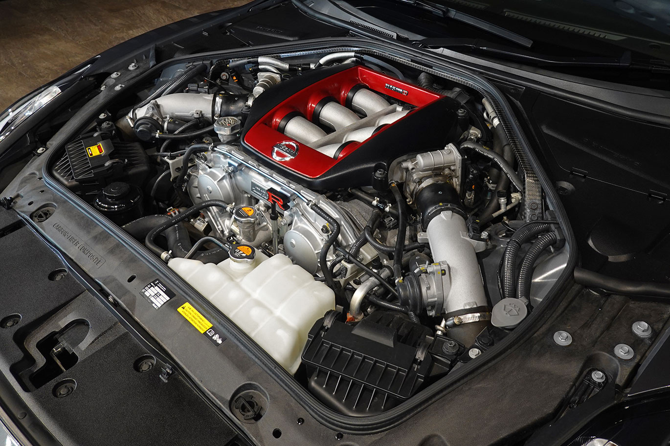 日産 GT-R R35 GT-R Track edition engineered by NISMO メーカーOP：レカロ製カーボンバックシート・NISMOアッドオンリアスポイラー＆スポリセ＆エンジンヘッドカバー