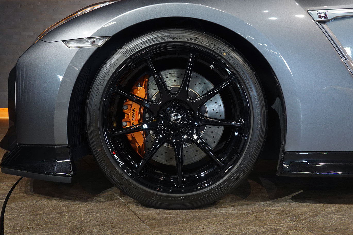 日産 GT-R R35 GT-R Track edition engineered by NISMO メーカーOP：レカロ製カーボンバックシート・NISMOアッドオンリアスポイラー＆スポリセ＆エンジンヘッドカバー