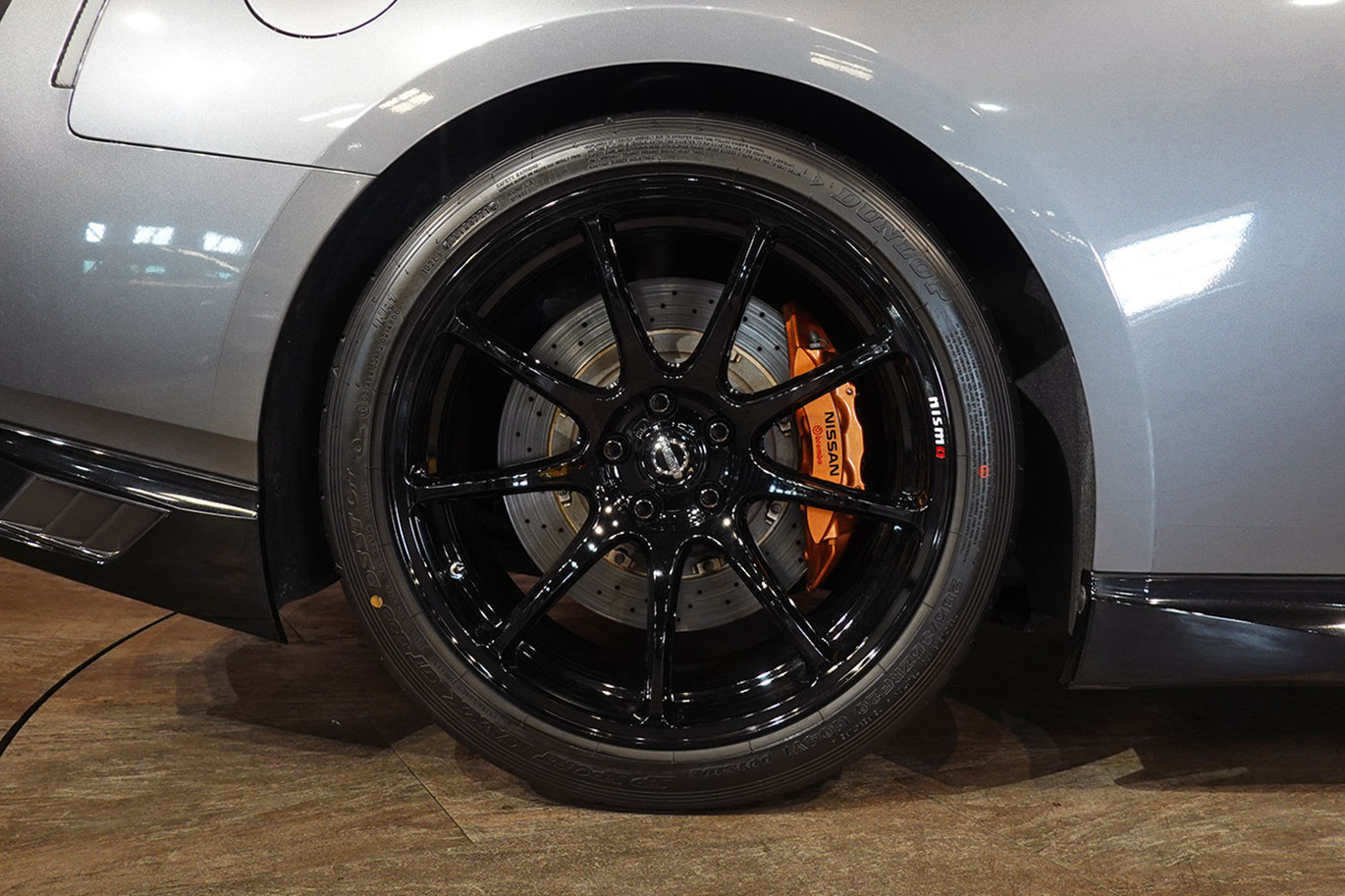 日産 GT-R R35 GT-R Track edition engineered by NISMO メーカーOP：レカロ製カーボンバックシート・NISMOアッドオンリアスポイラー＆スポリセ＆エンジンヘッドカバー