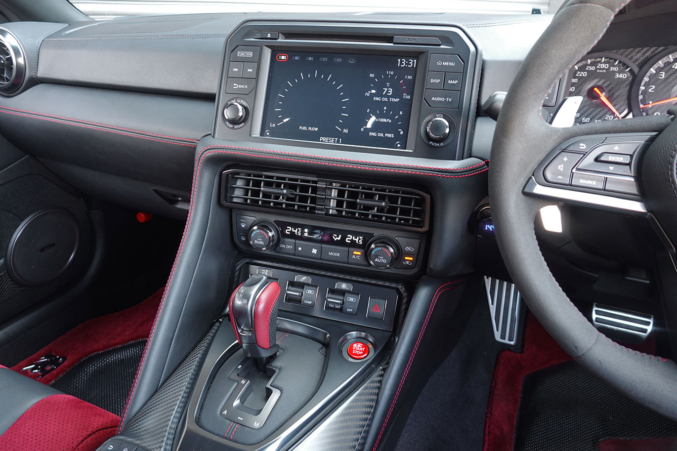 日産 GT-R R35 GT-R Track edition engineered by NISMO メーカーOP：レカロ製カーボンバックシート・NISMOアッドオンリアスポイラー＆スポリセ＆エンジンヘッドカバー