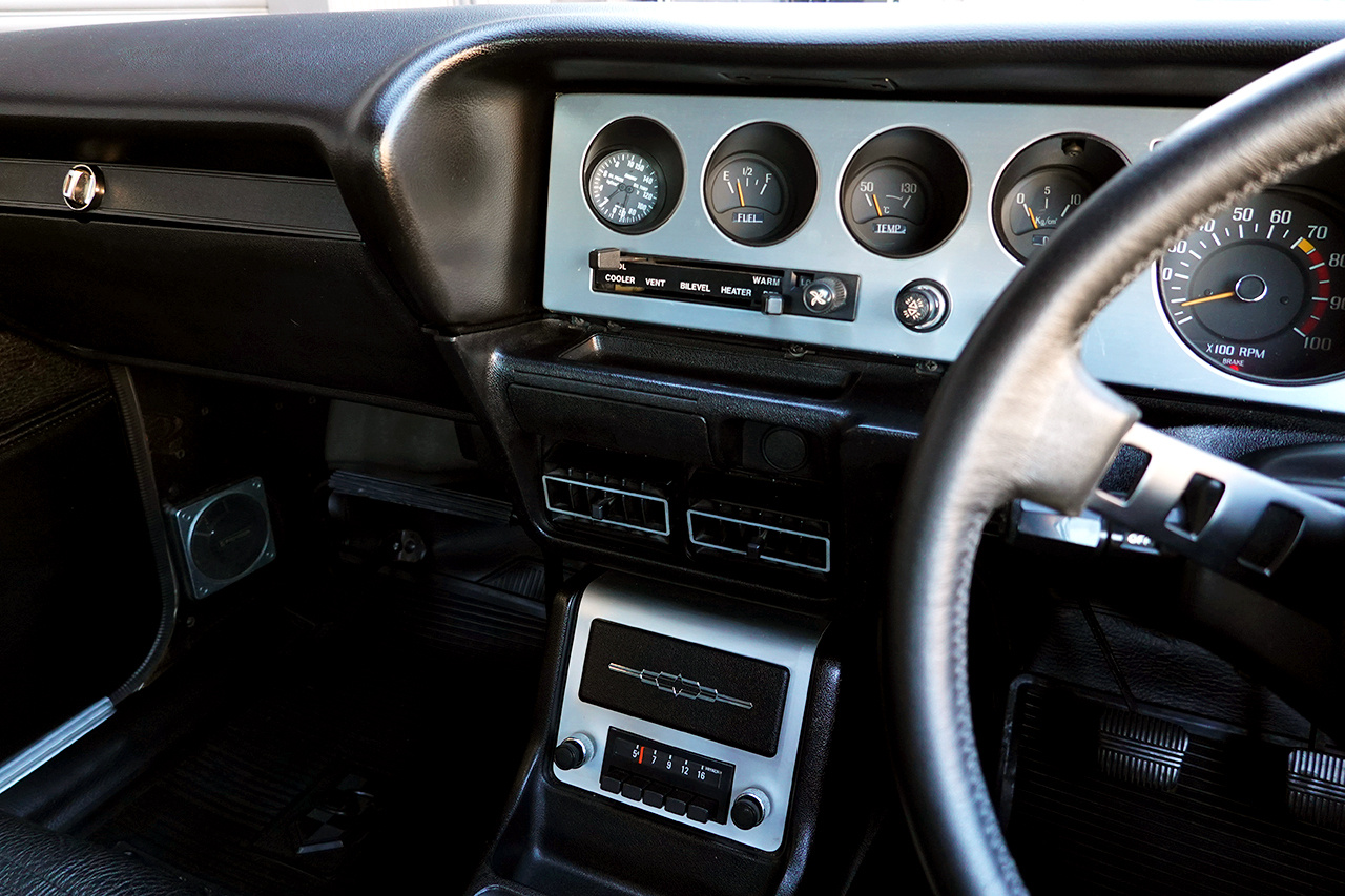 日産 スカイラインGT-R KPGC110 スカイライン 2000GT-R