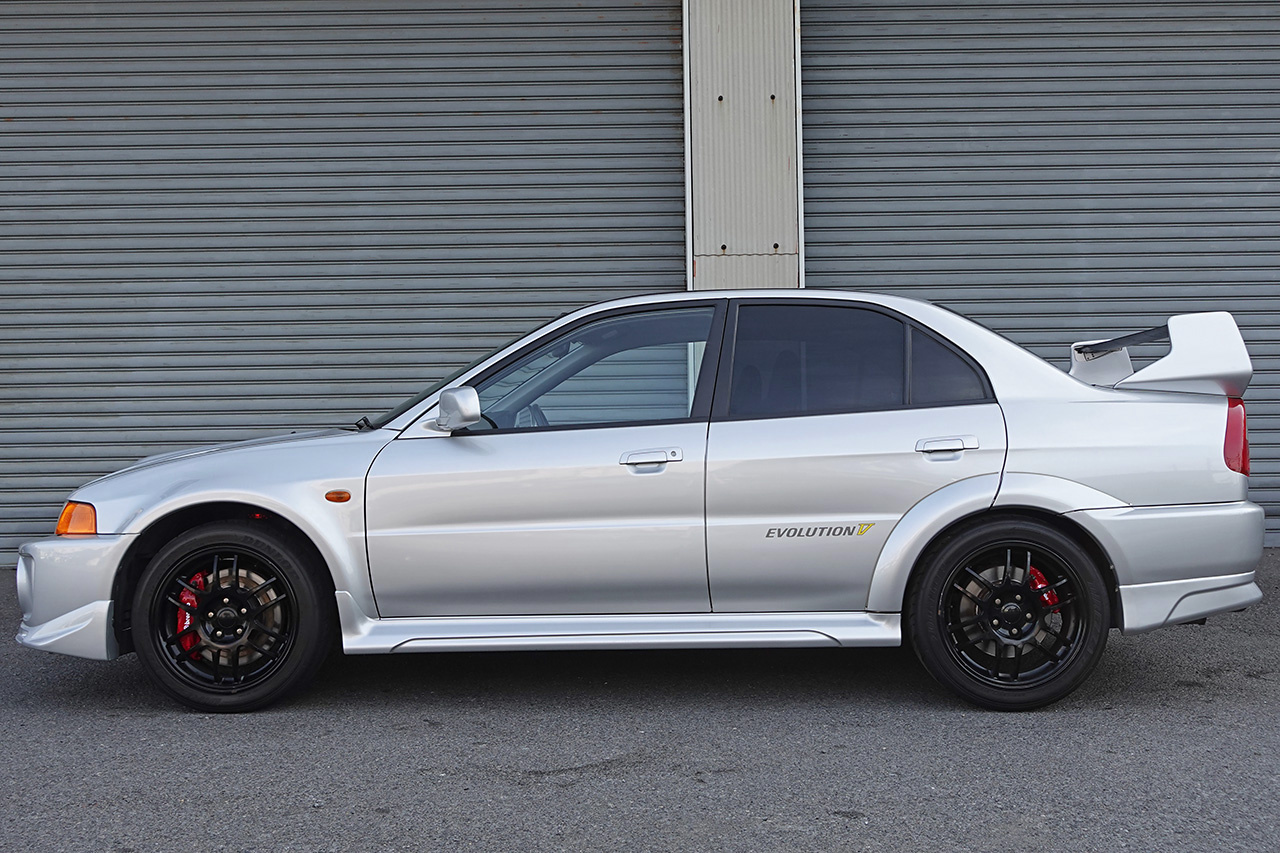 三菱 ランサーエボリューション GSR エボリューションV