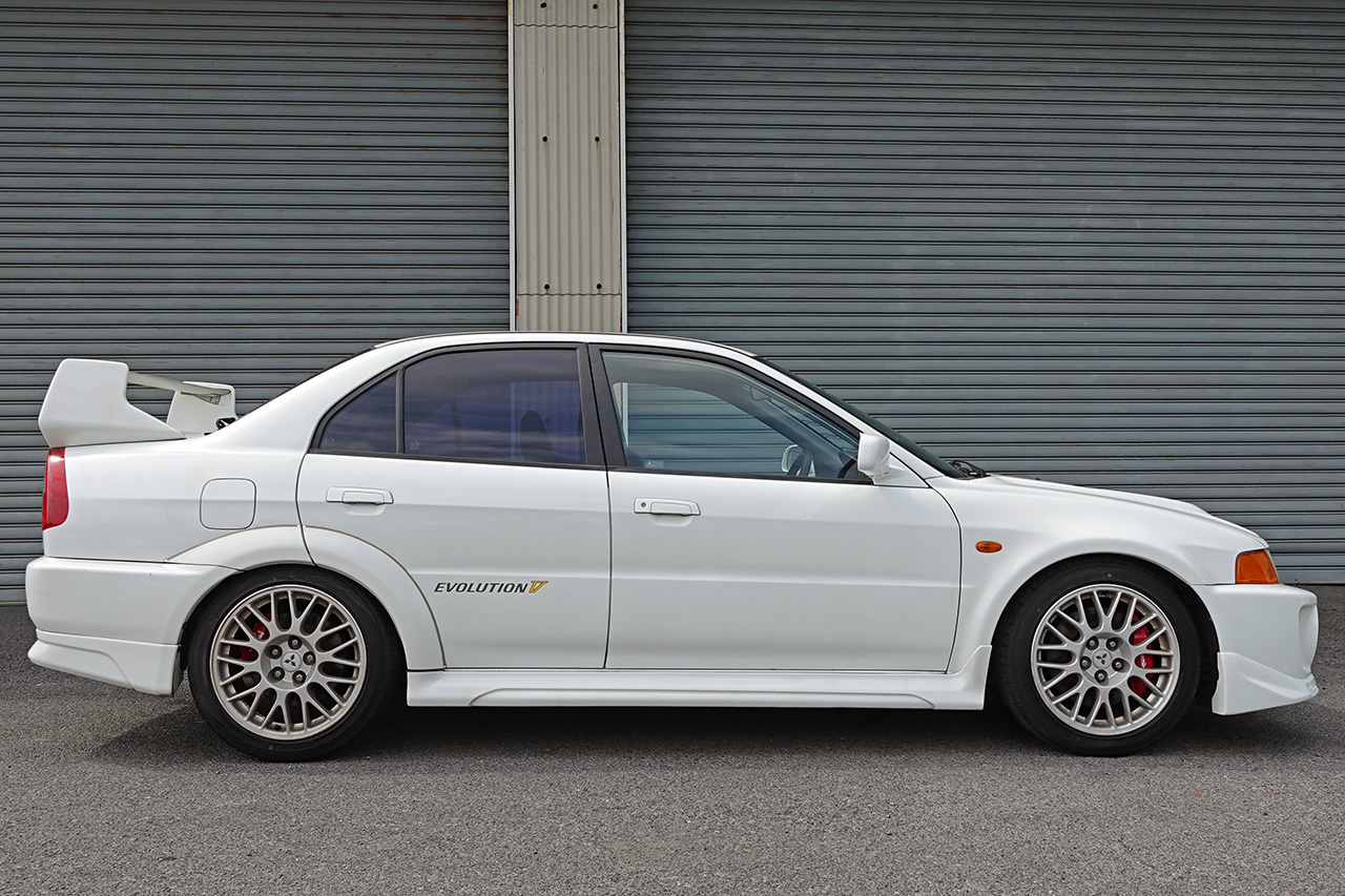 三菱 ランサーエボリューション GSR エボリューションV