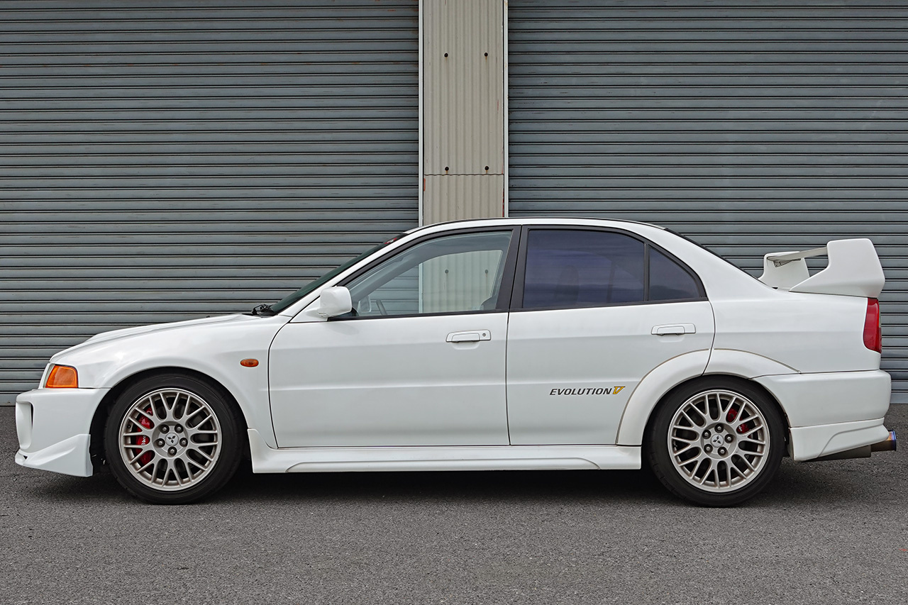 三菱 ランサーエボリューション GSR エボリューションV