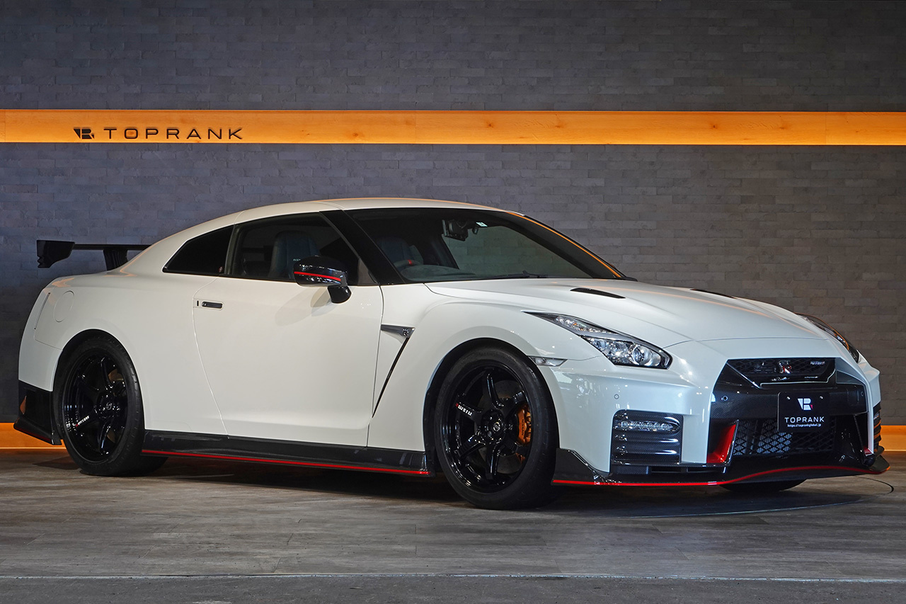 日産 GT-R R3５ニスモ ドライカーボンエアロ チタンマフラー 走行9400キロ